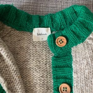 Babaa kids sweater size 4 oatmeal with green